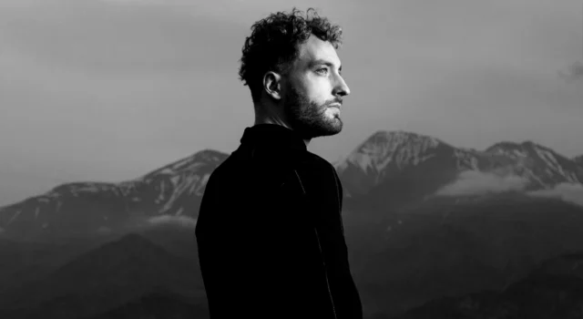 25 08 10 paradoks pic bckgrnd