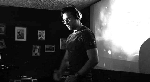 25 10 08 LALO BCKGRND